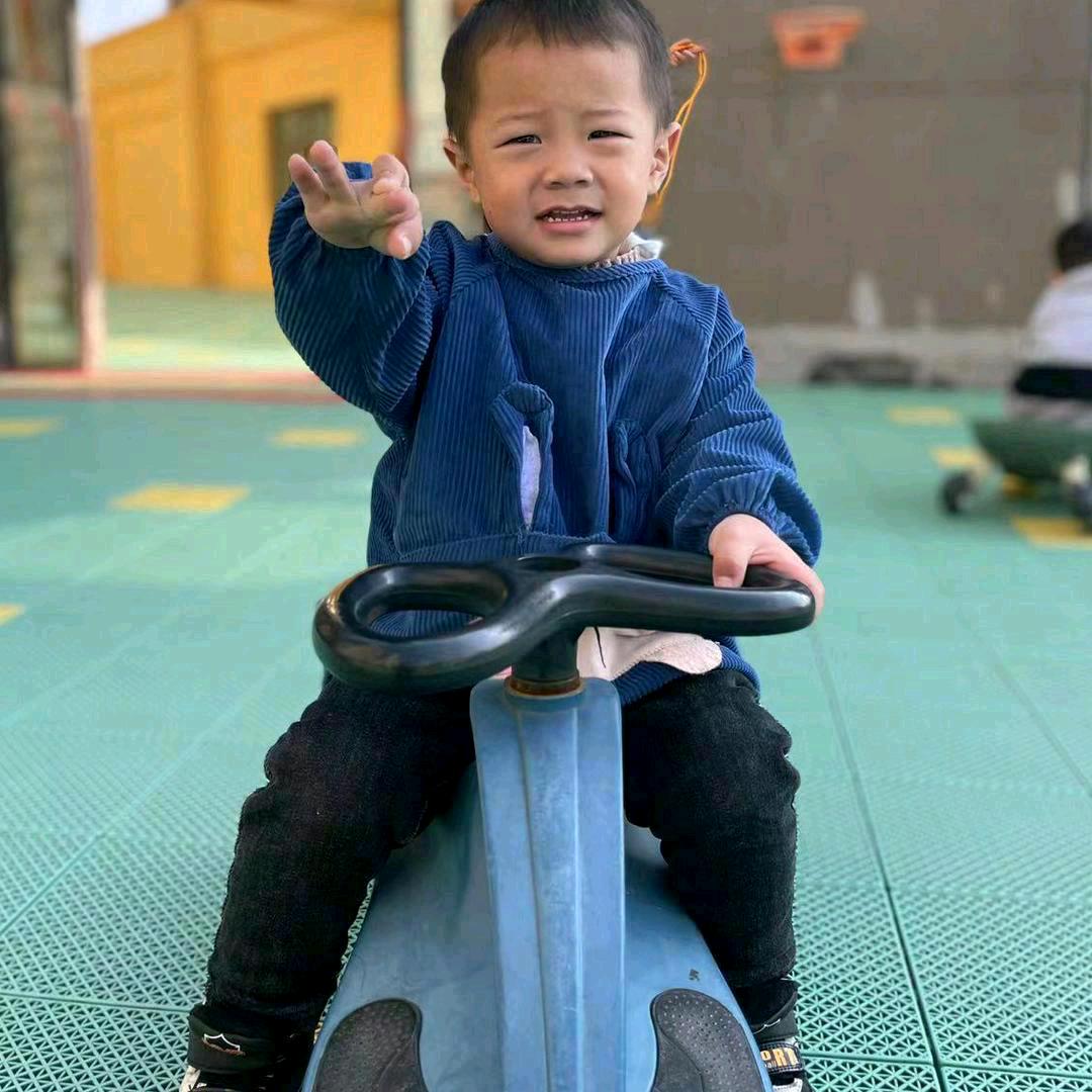 轩轩彤