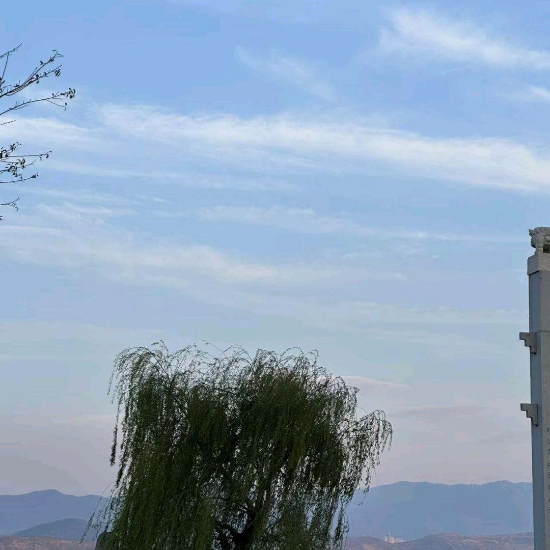 颜颜在做铝合金门