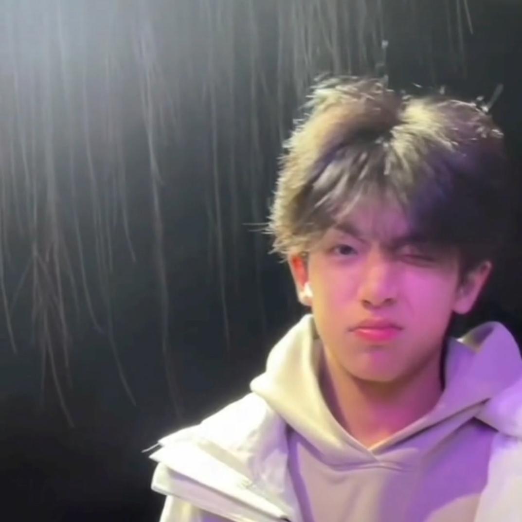 凌晨𝟱.𝟮𝟬分