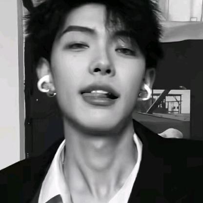 𝒪𝓃𝒾熊寶˚☾