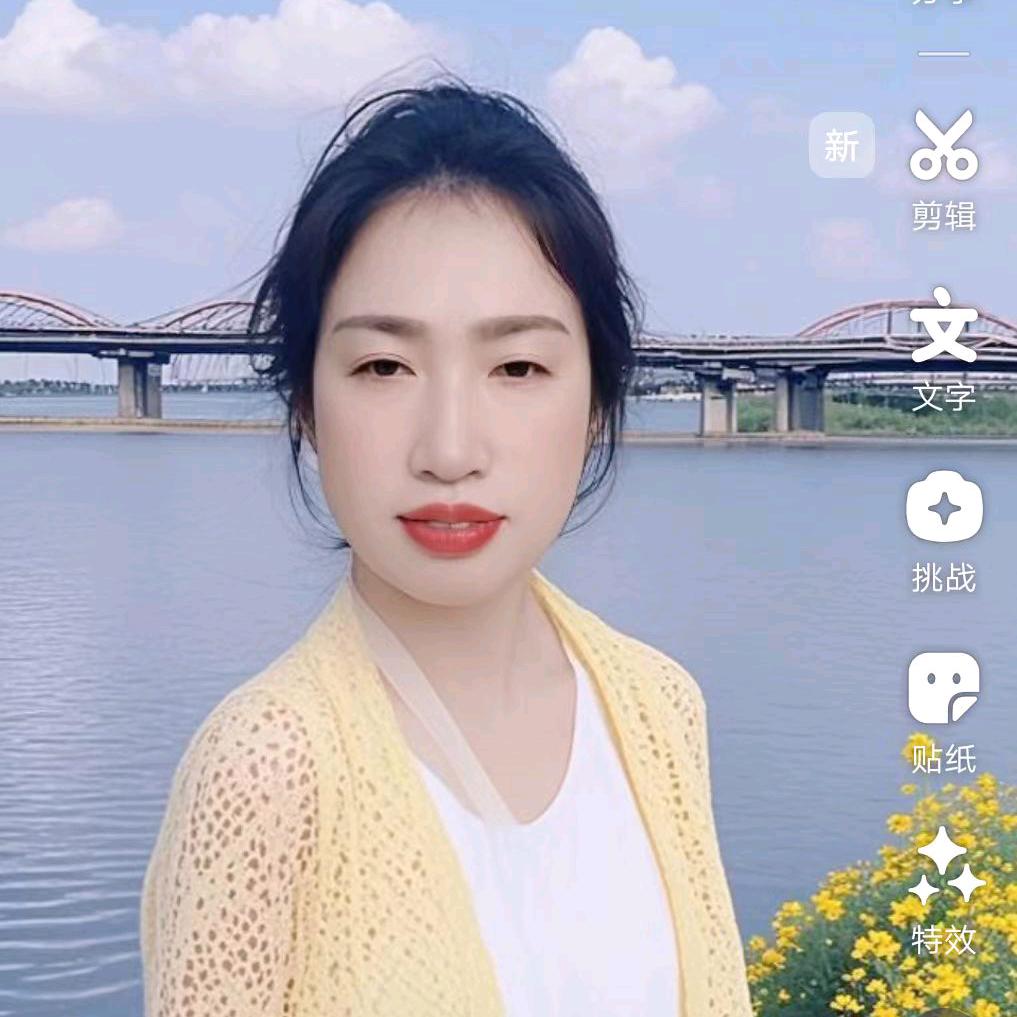 阳光灿烂。