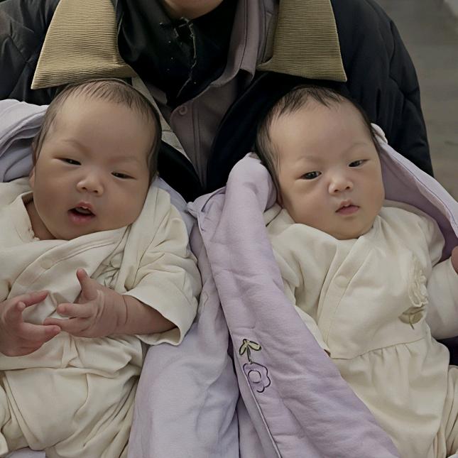 芽芽苗苗（双胞胎姐妹）