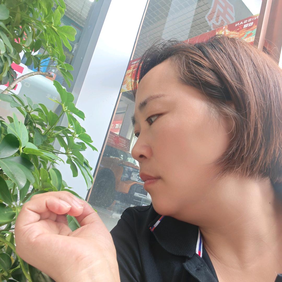 在遵义卖郑州日产皮卡霞姐