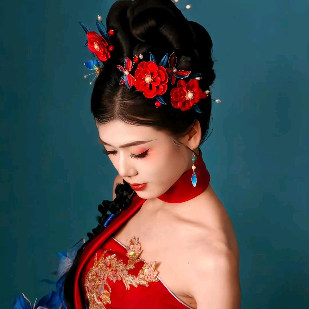 是化妆师  KK  吖