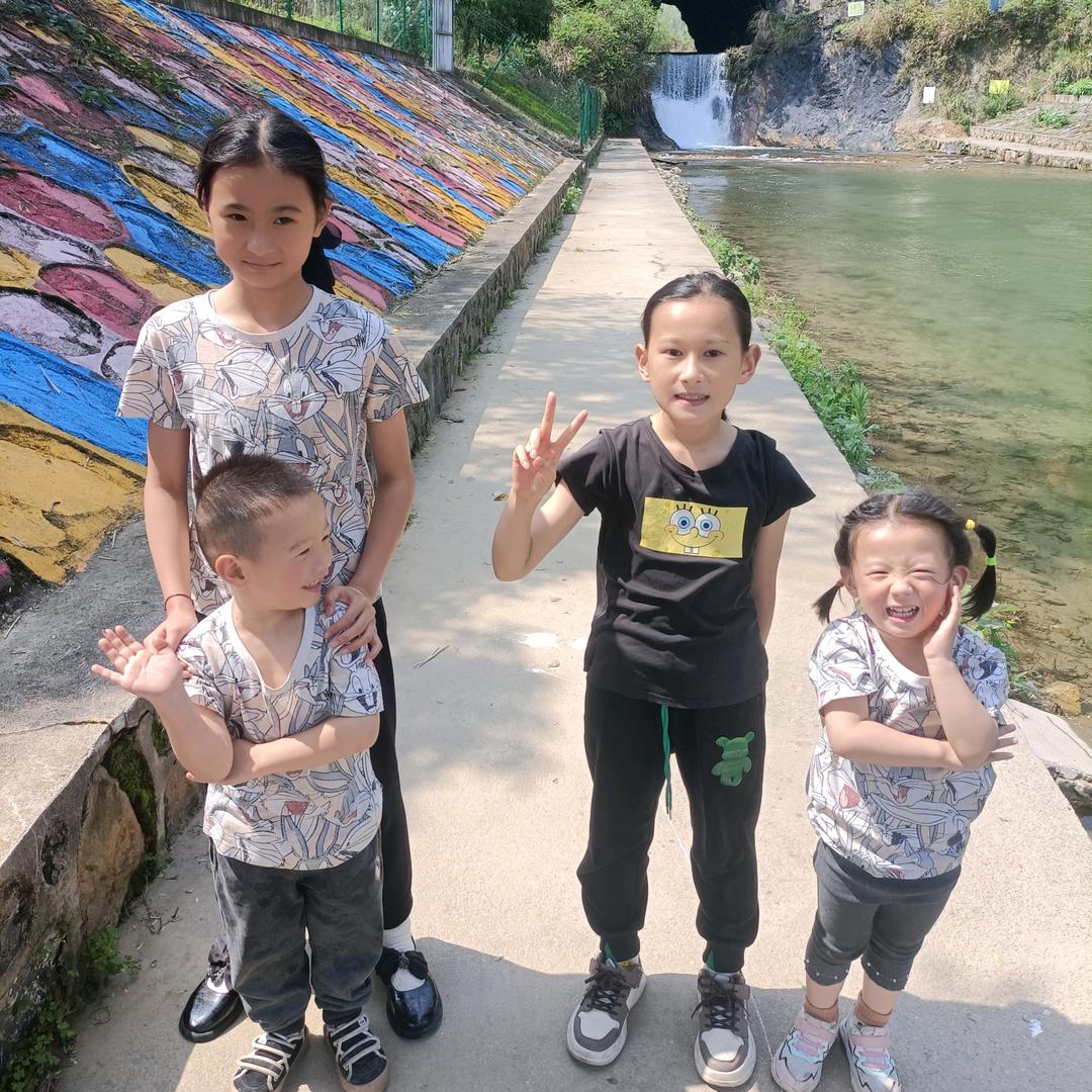 钻石人间KTV♥四个孩子奶爸♥