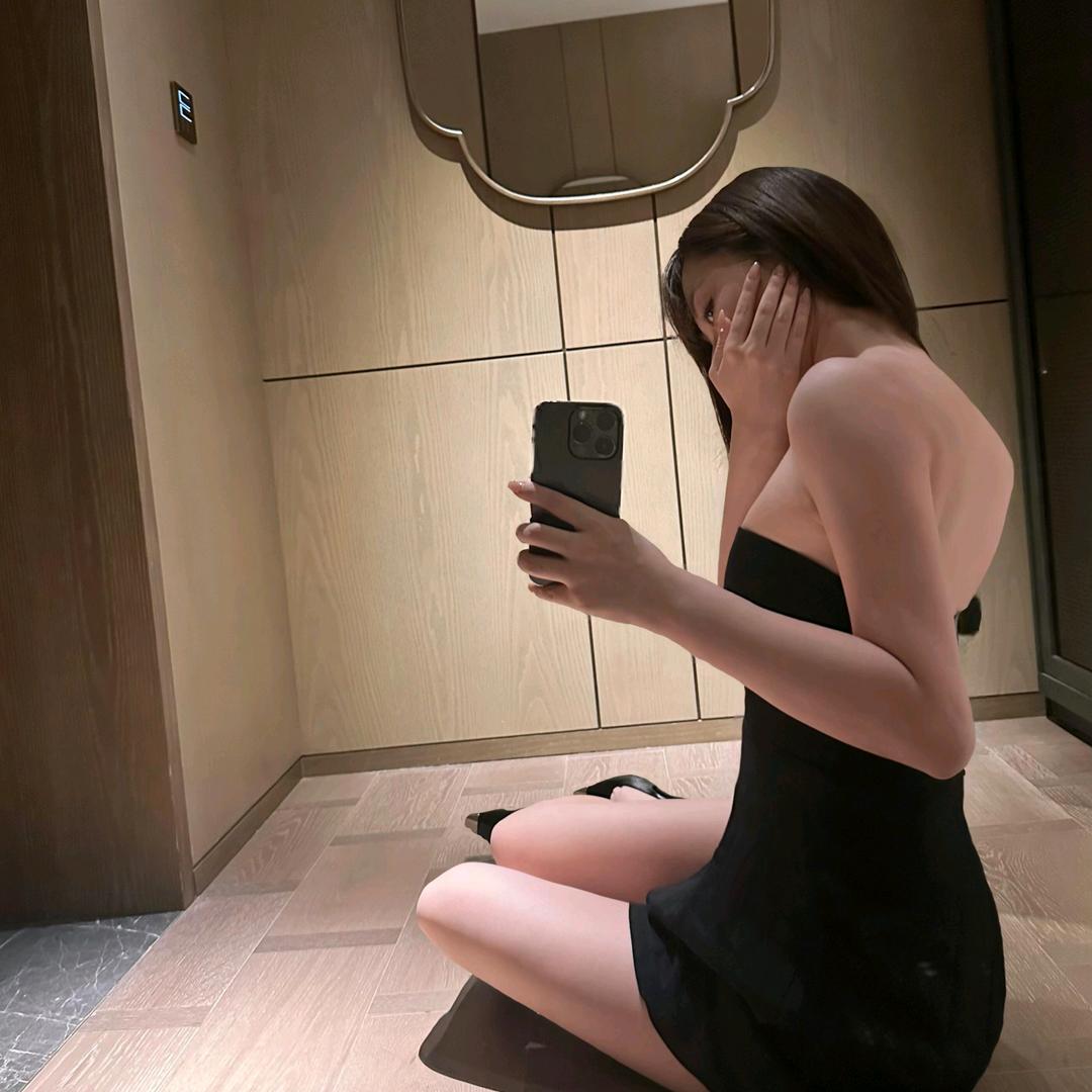 捏个小鱼丸.