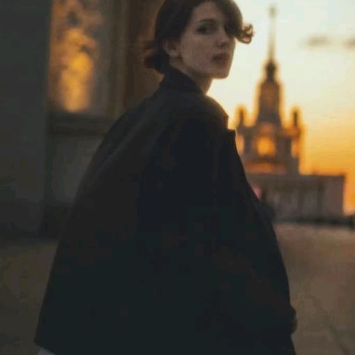 👑