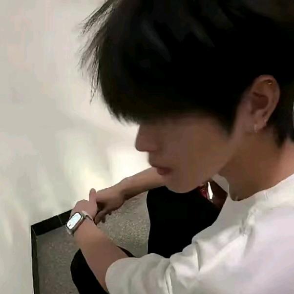 忧郁小航少.