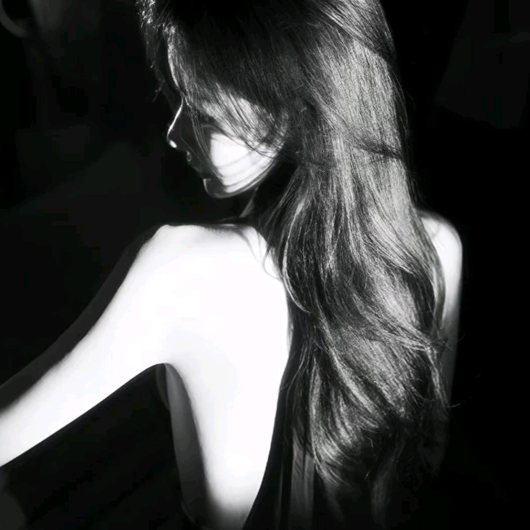 温柔玲.