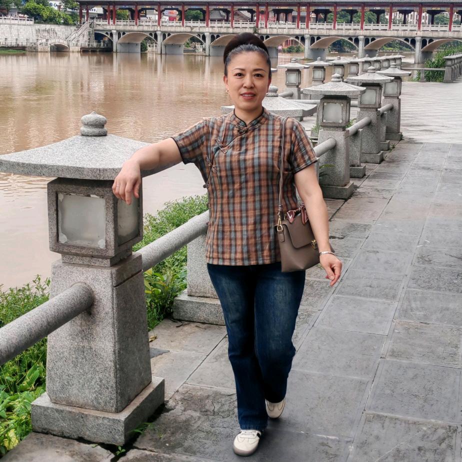 平姿🌸姐🌸爱唱歌生活小号不定时开播