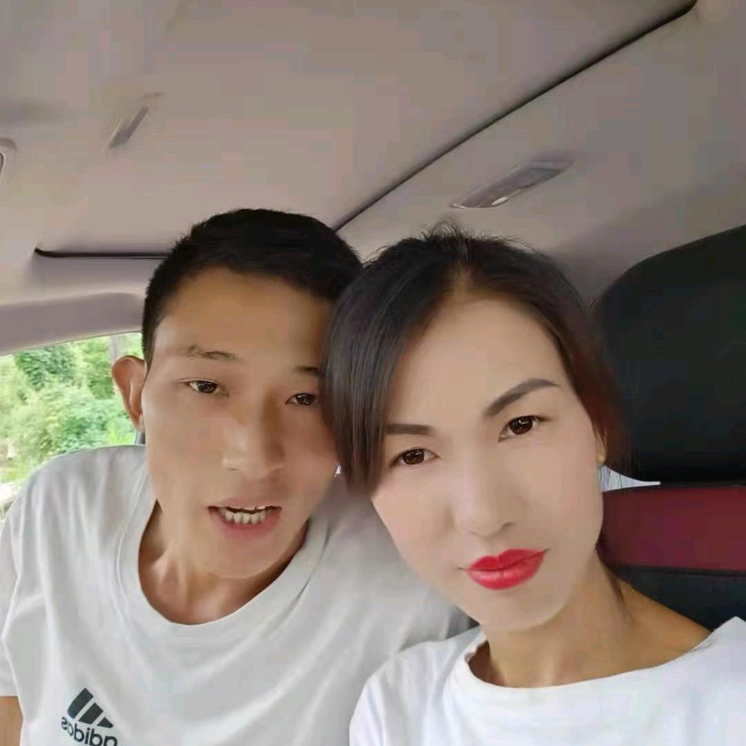 晨曦爱跳舞我爱唱歌