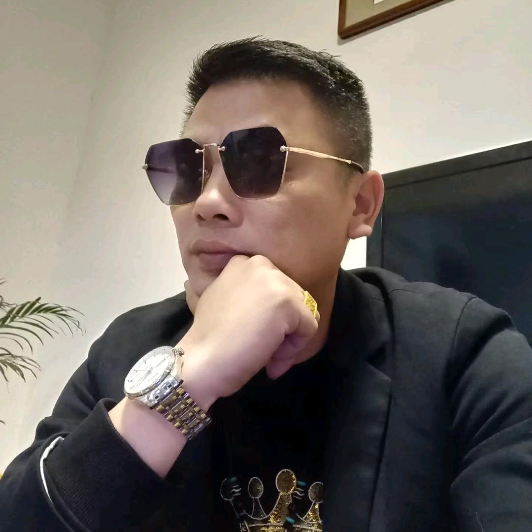 亮亮
