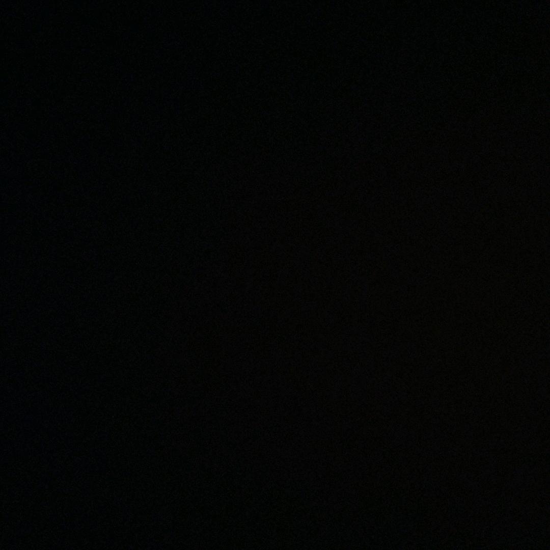 @，
