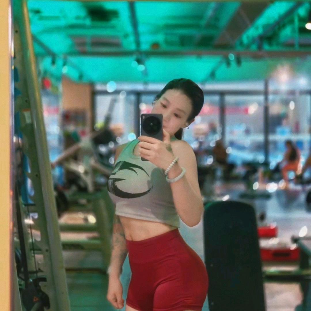 哈娜爱吃冰的.🧊