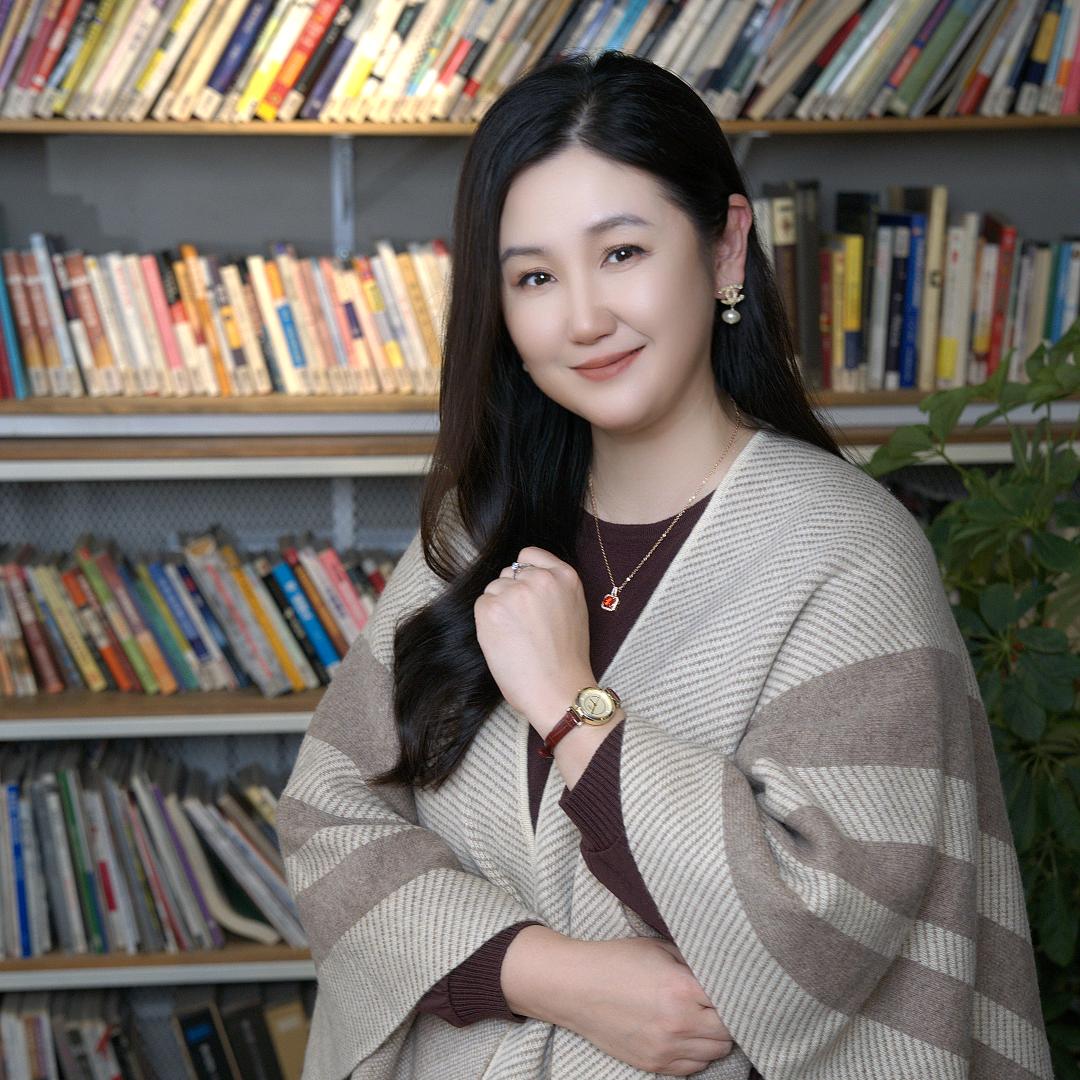 演员李婷