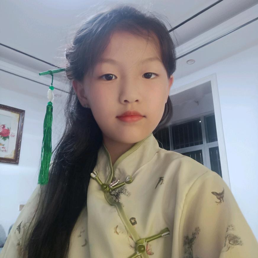 杨婷婷。