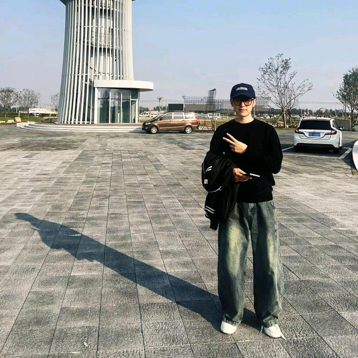 （小崔）