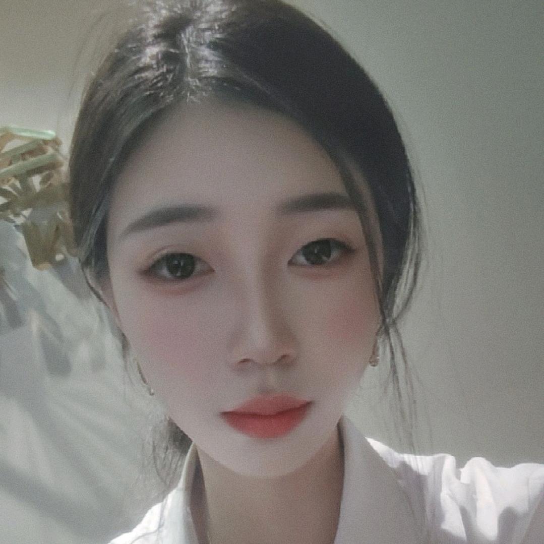 素颜姑娘不怕雨淋