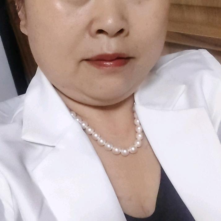 秀姐，每晚八点半开播