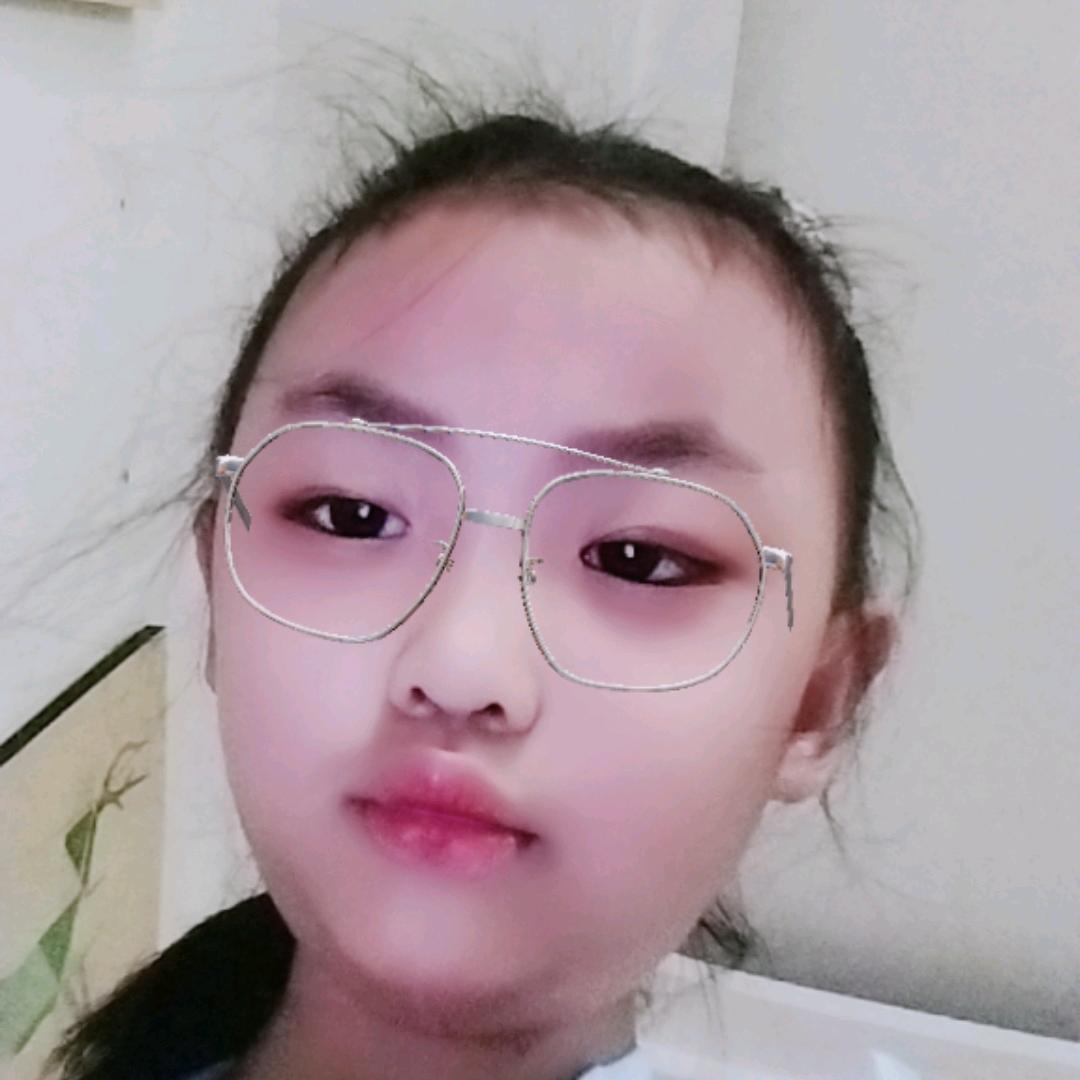 爱戴眼镜的小画。