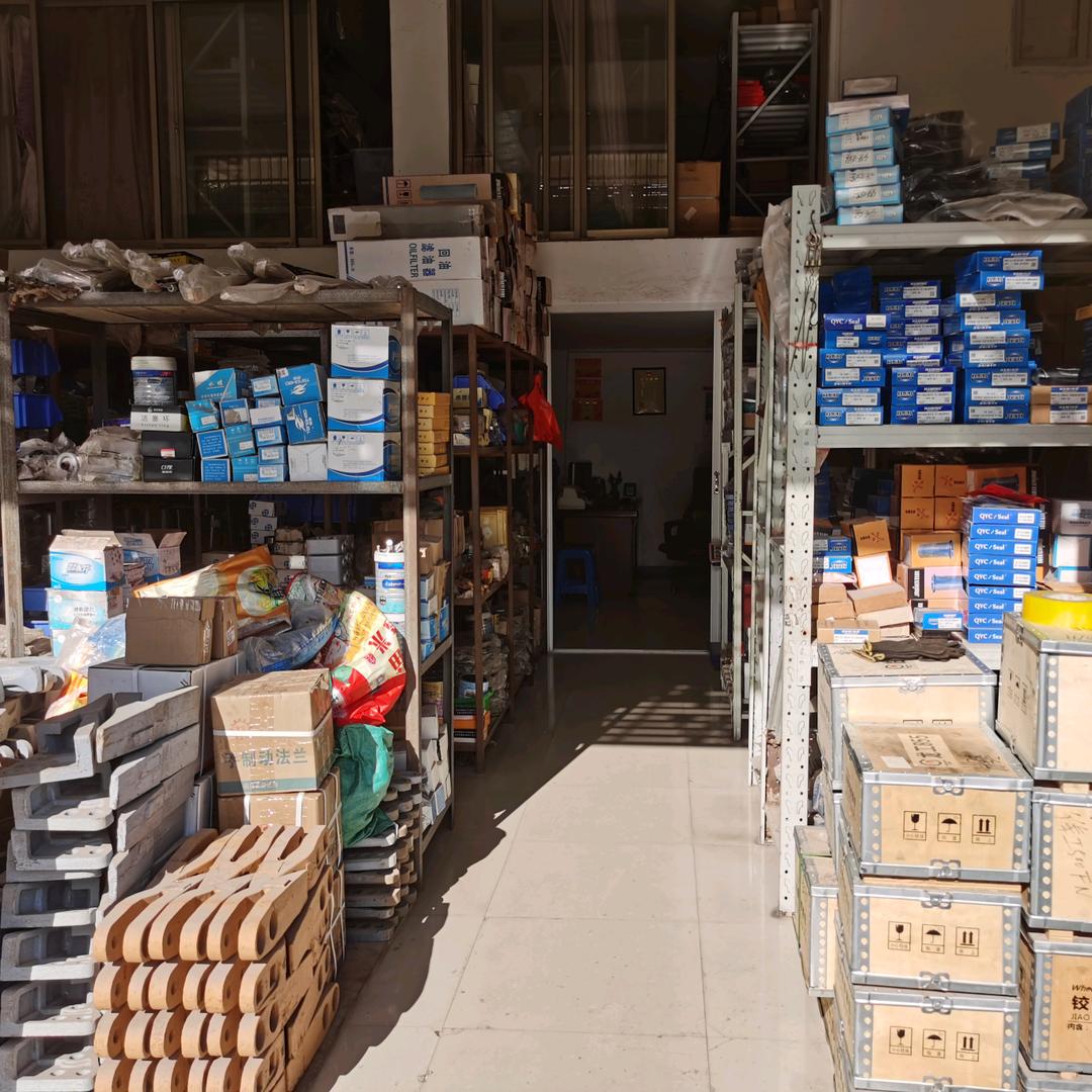 赣州钰鑫装载机配件