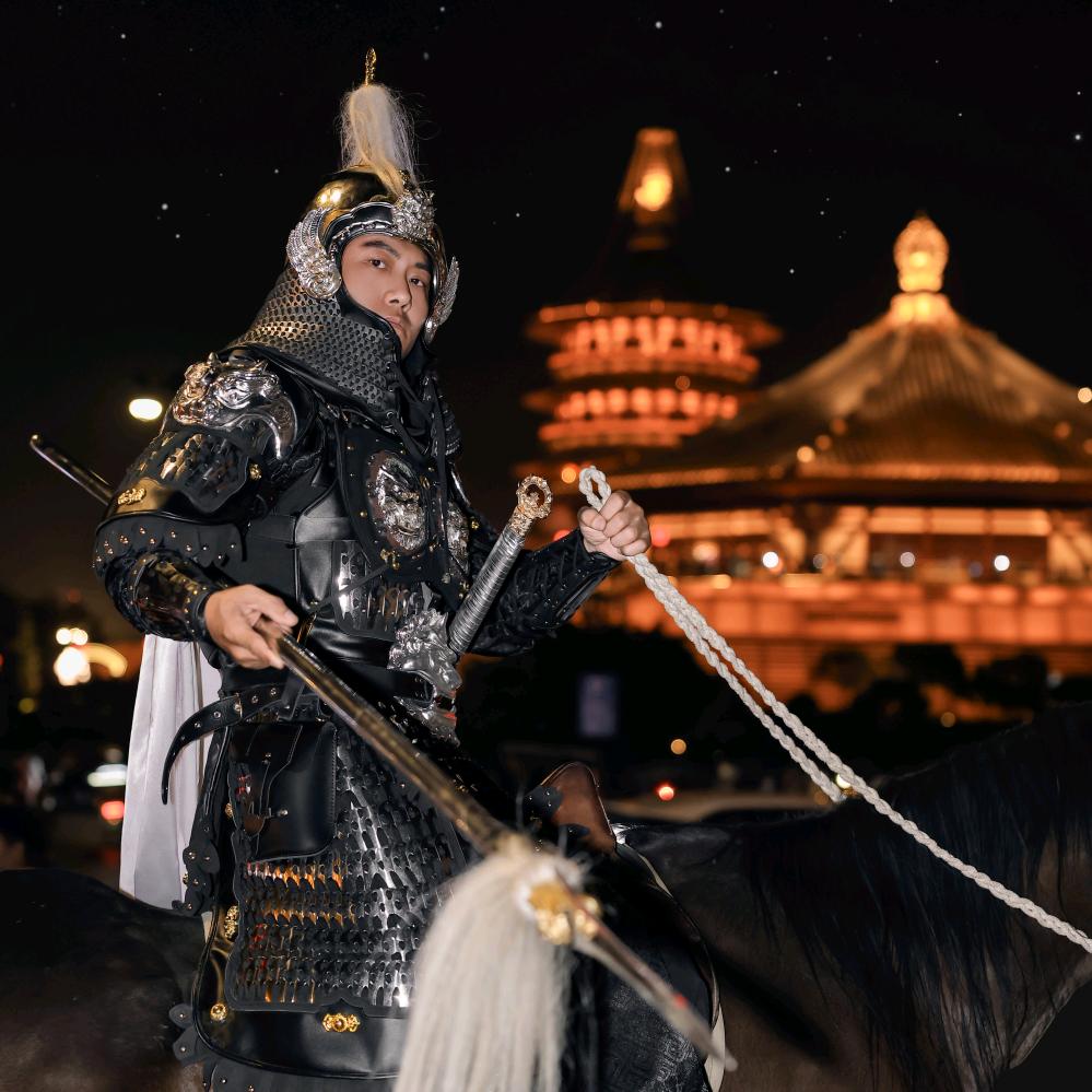 披甲高幸爱健身