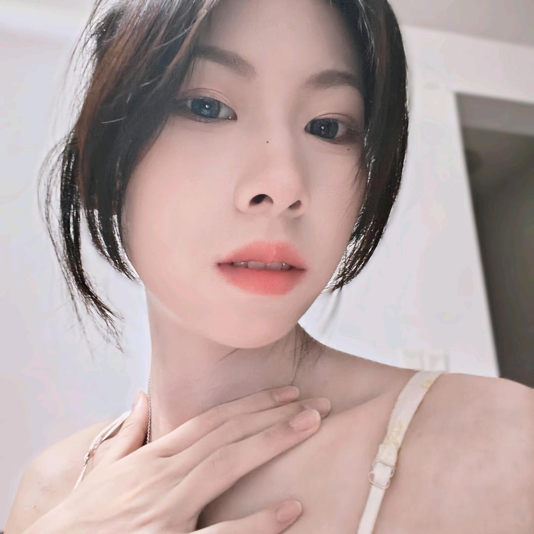 小拾✌︎' ֊'
