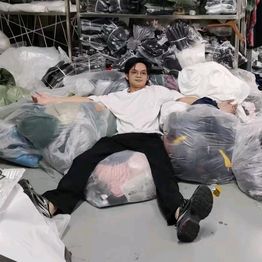 尾品惠小润 服装库存批发