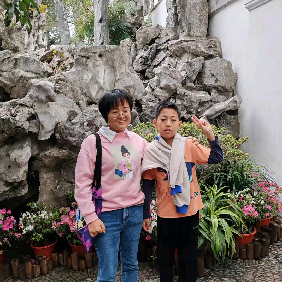 妈妈陪天天翻书