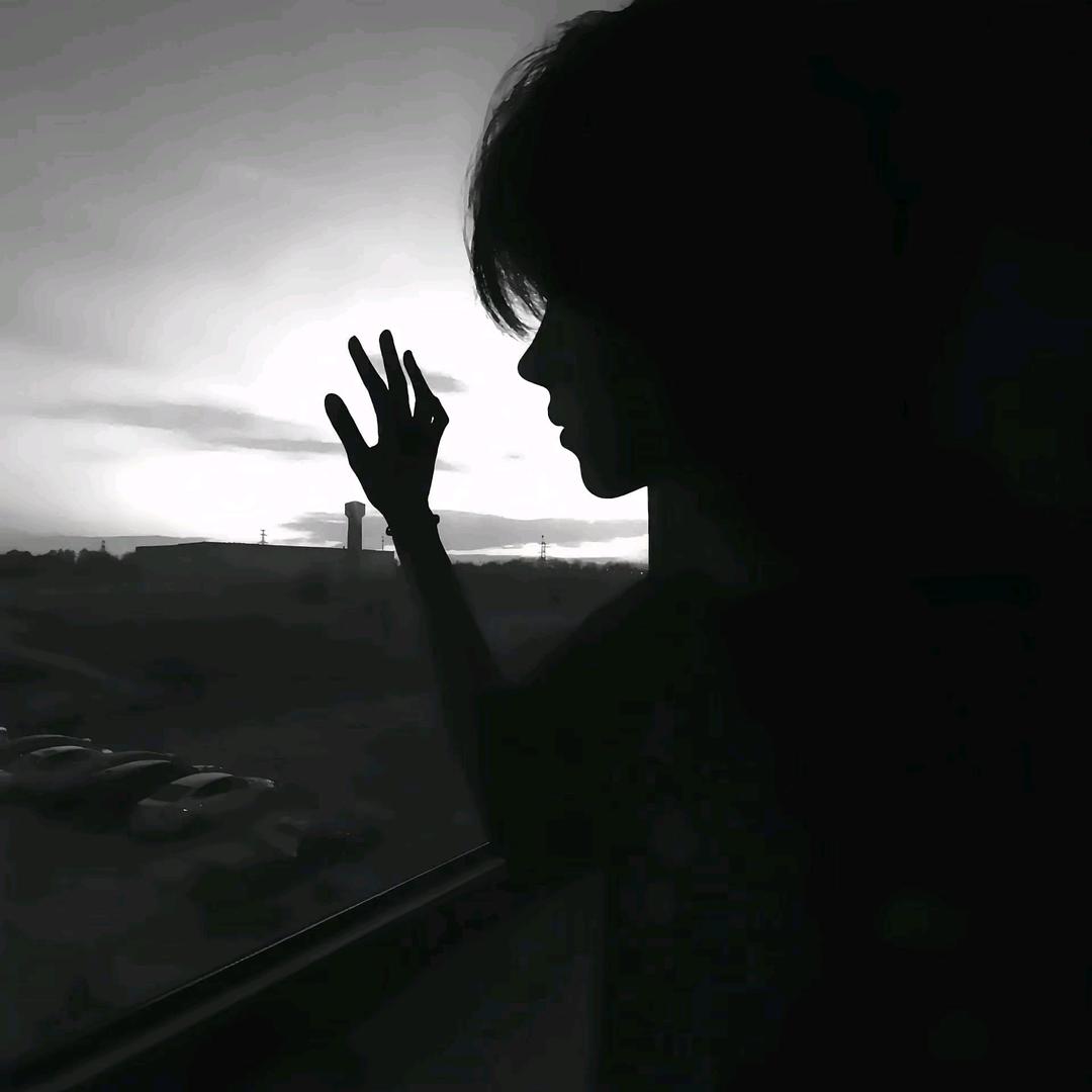 阴天/.