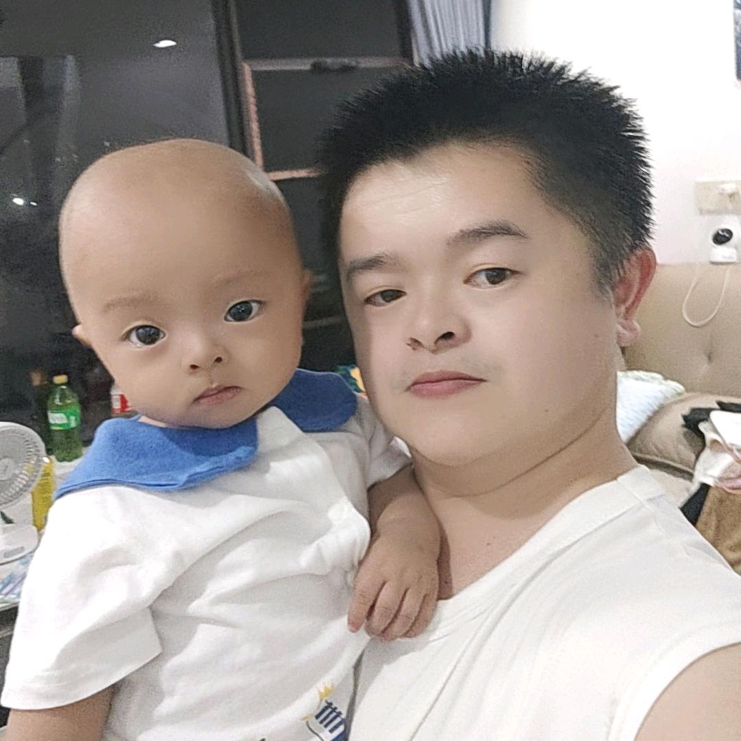 亮哥（恩铭爸爸）