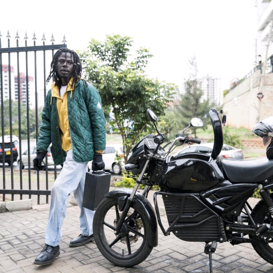 非洲电摩 充换电