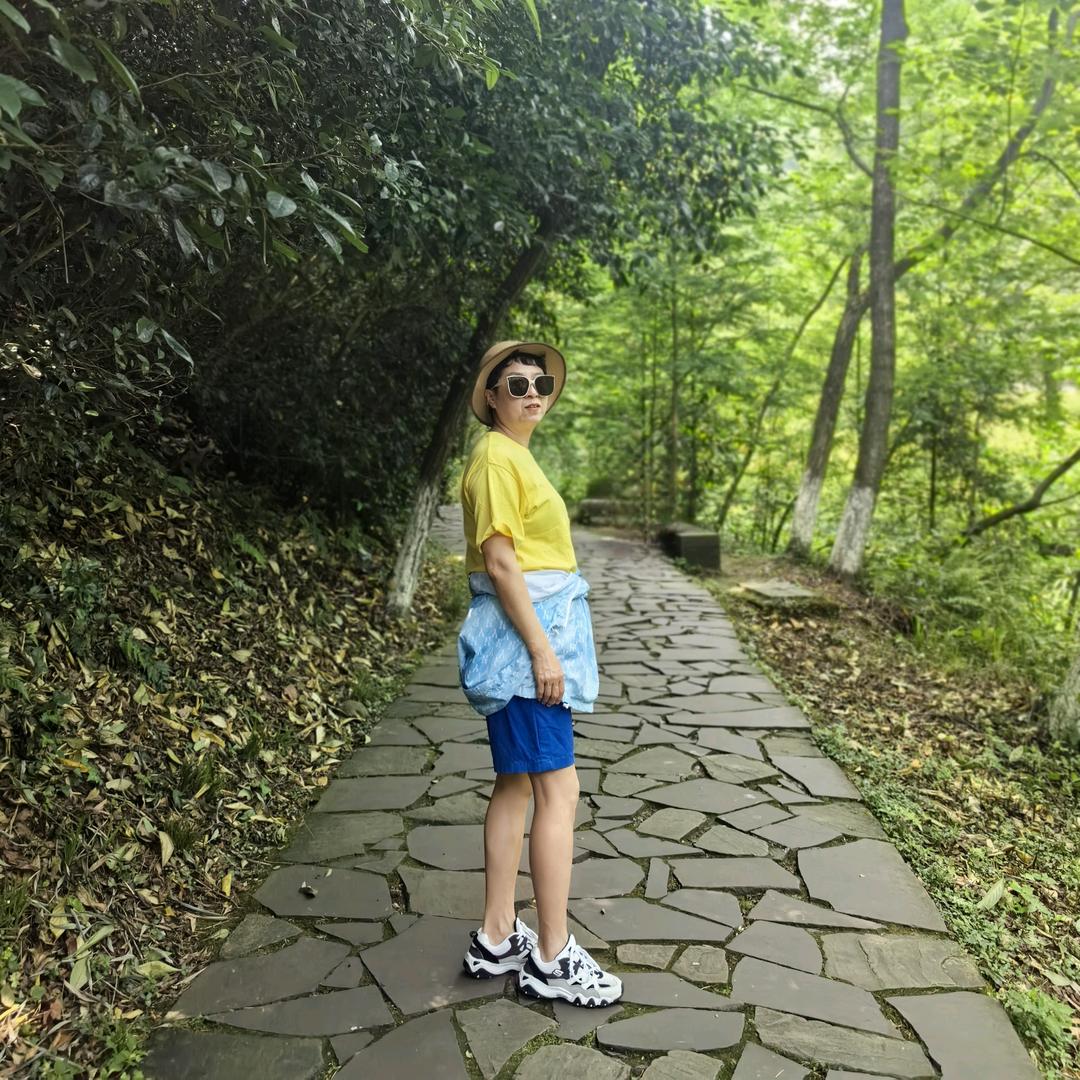 陆学英（随拍）