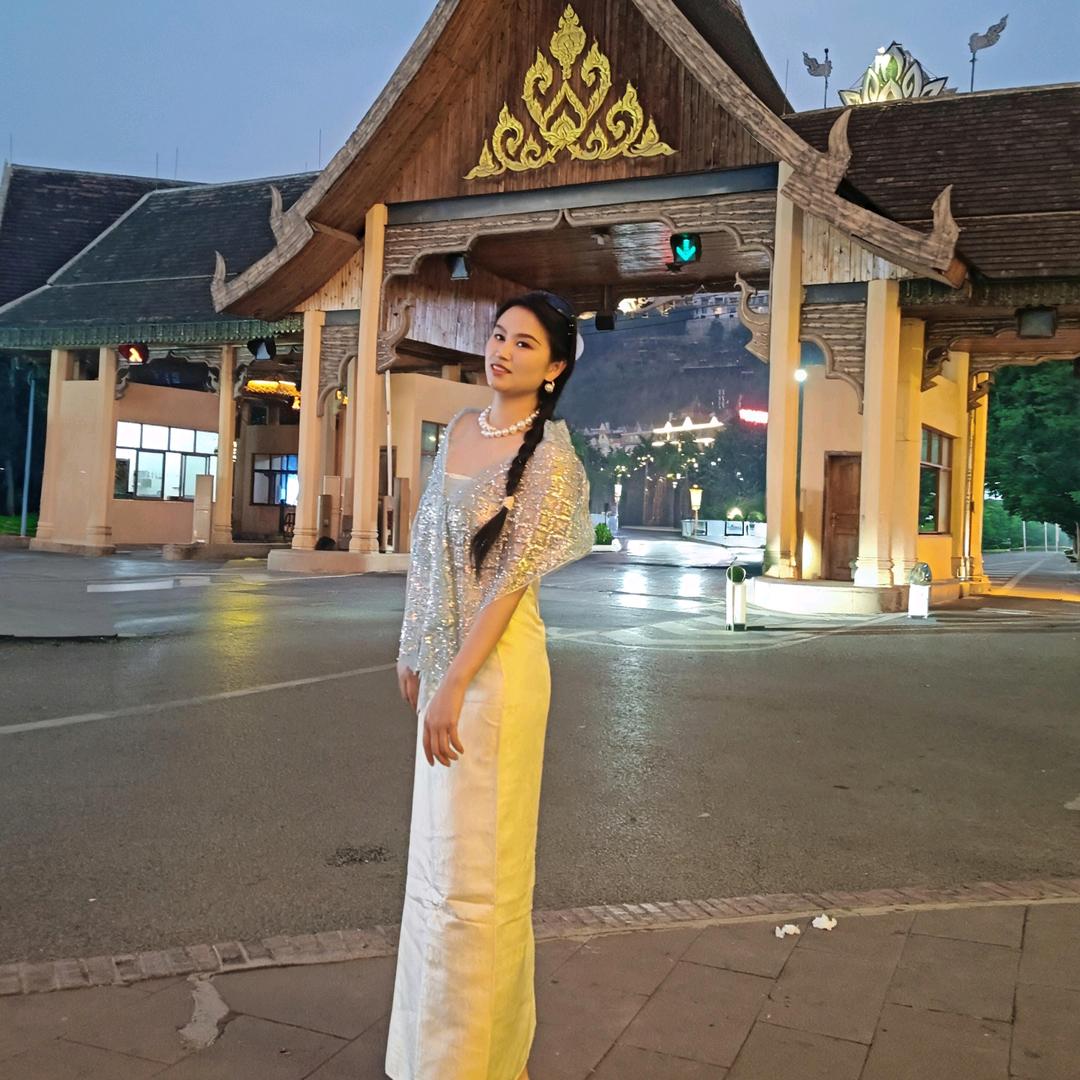 罗平县清舞飞扬陈老师