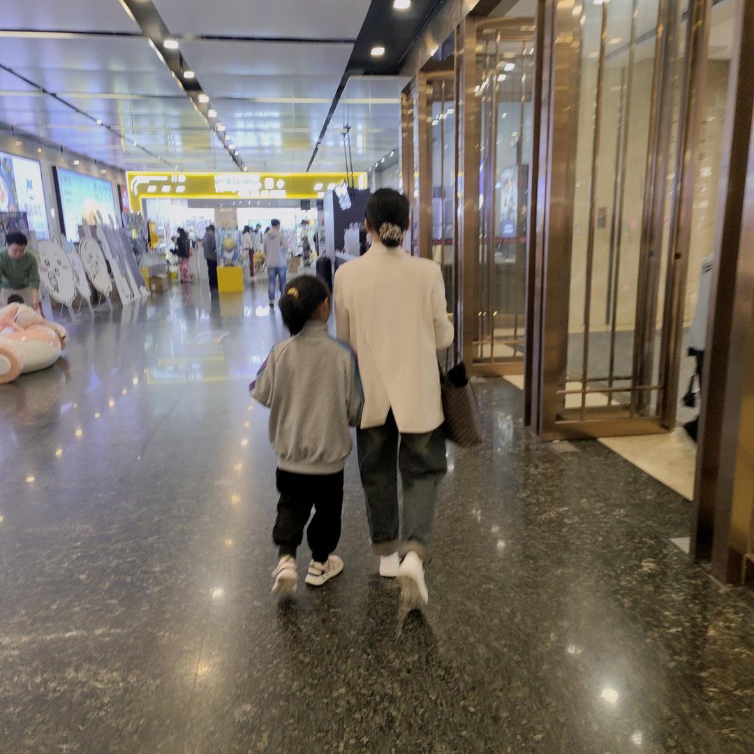 悦人不如悦己，我是小郑