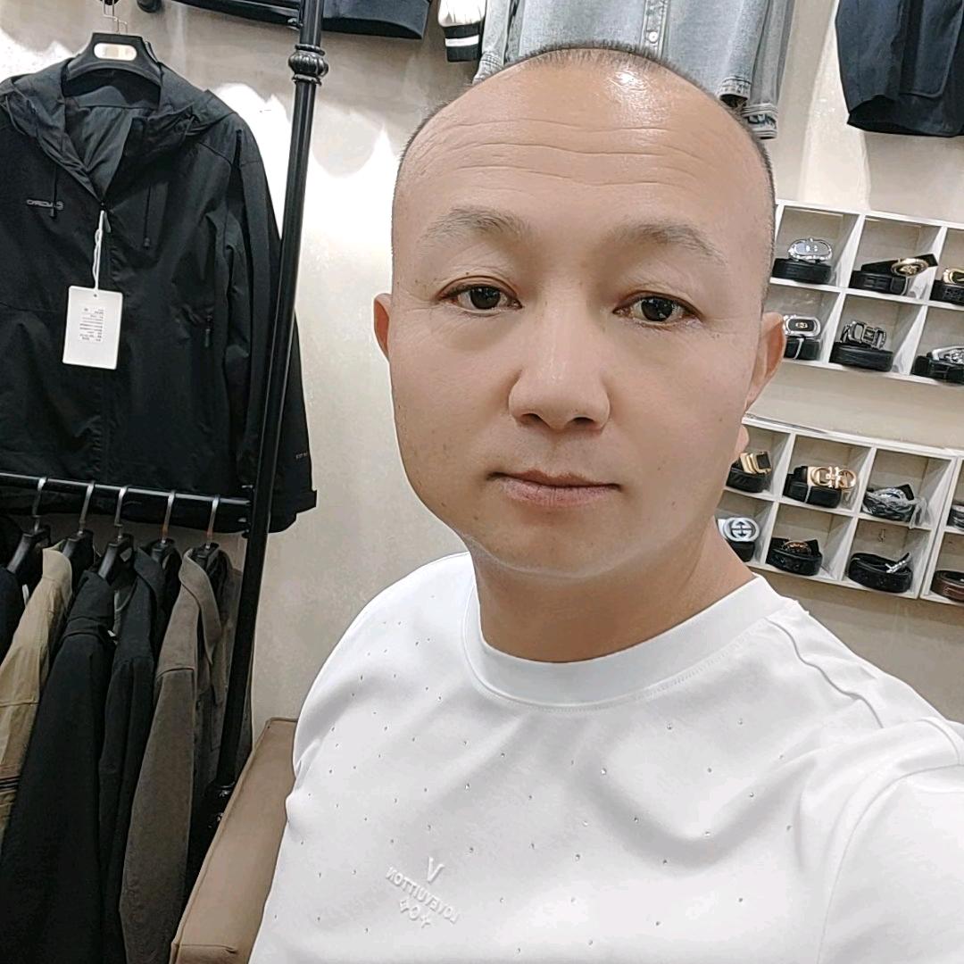 咸阳市嘉慧闪耀进行男装店