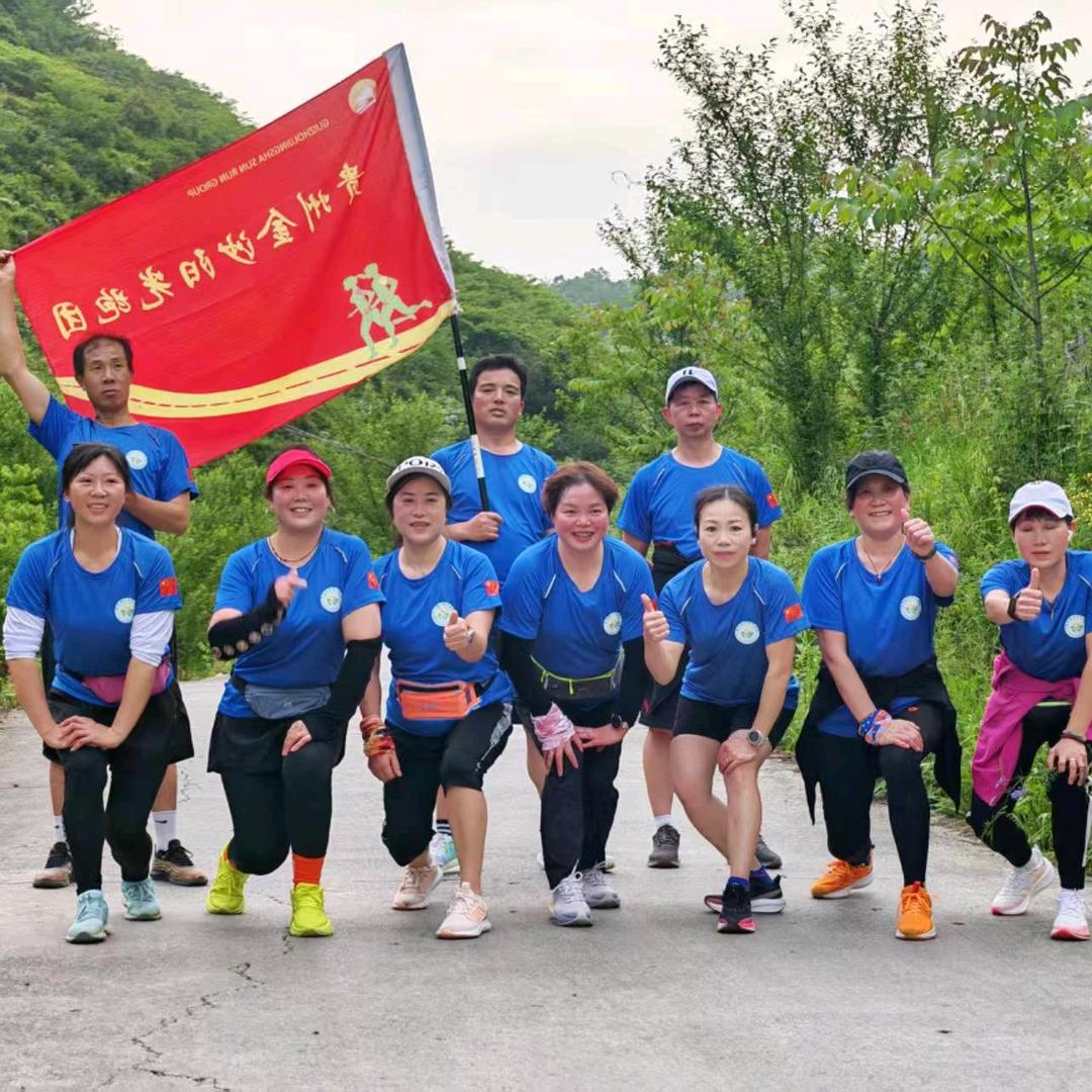 周玲(金沙禹谟千娇百媚服装店)