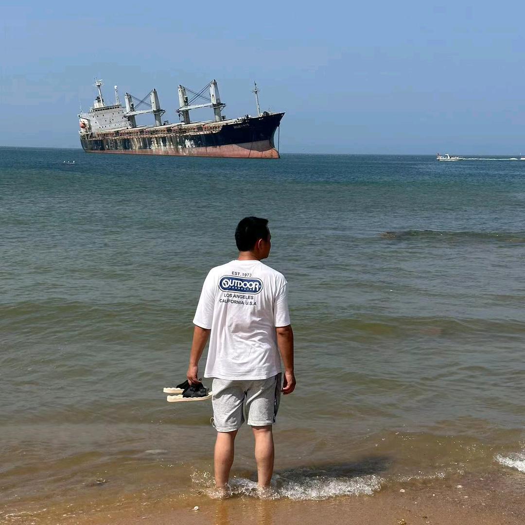 小楼一夜听春雨