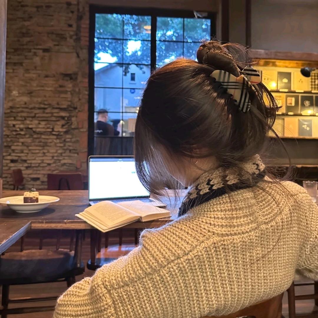 𝓼𝓽𝓻𝓪𝔀𝓫𝓮𝓻𝓻𝔂