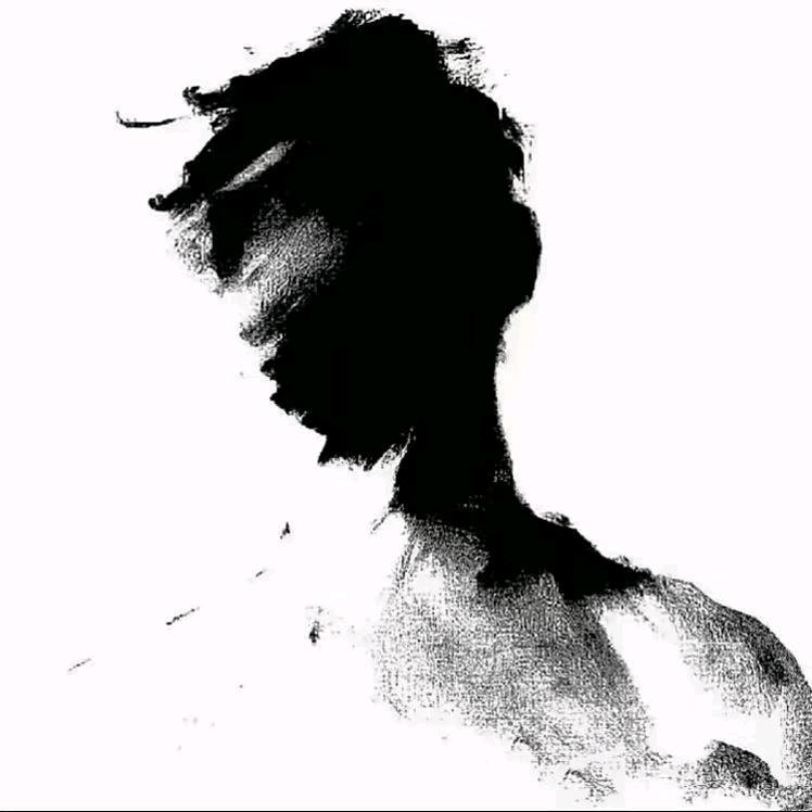 人丑嘴不甜长的不帅还没钱