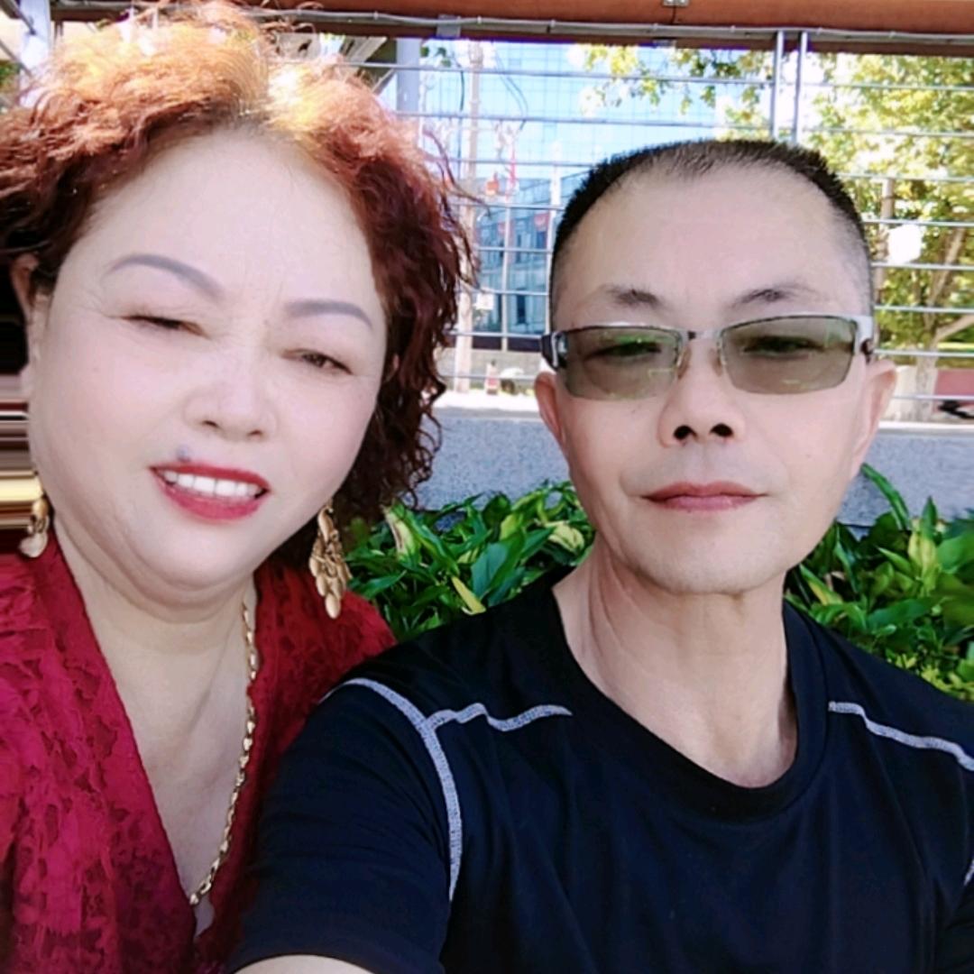 爱跳舞的老太太