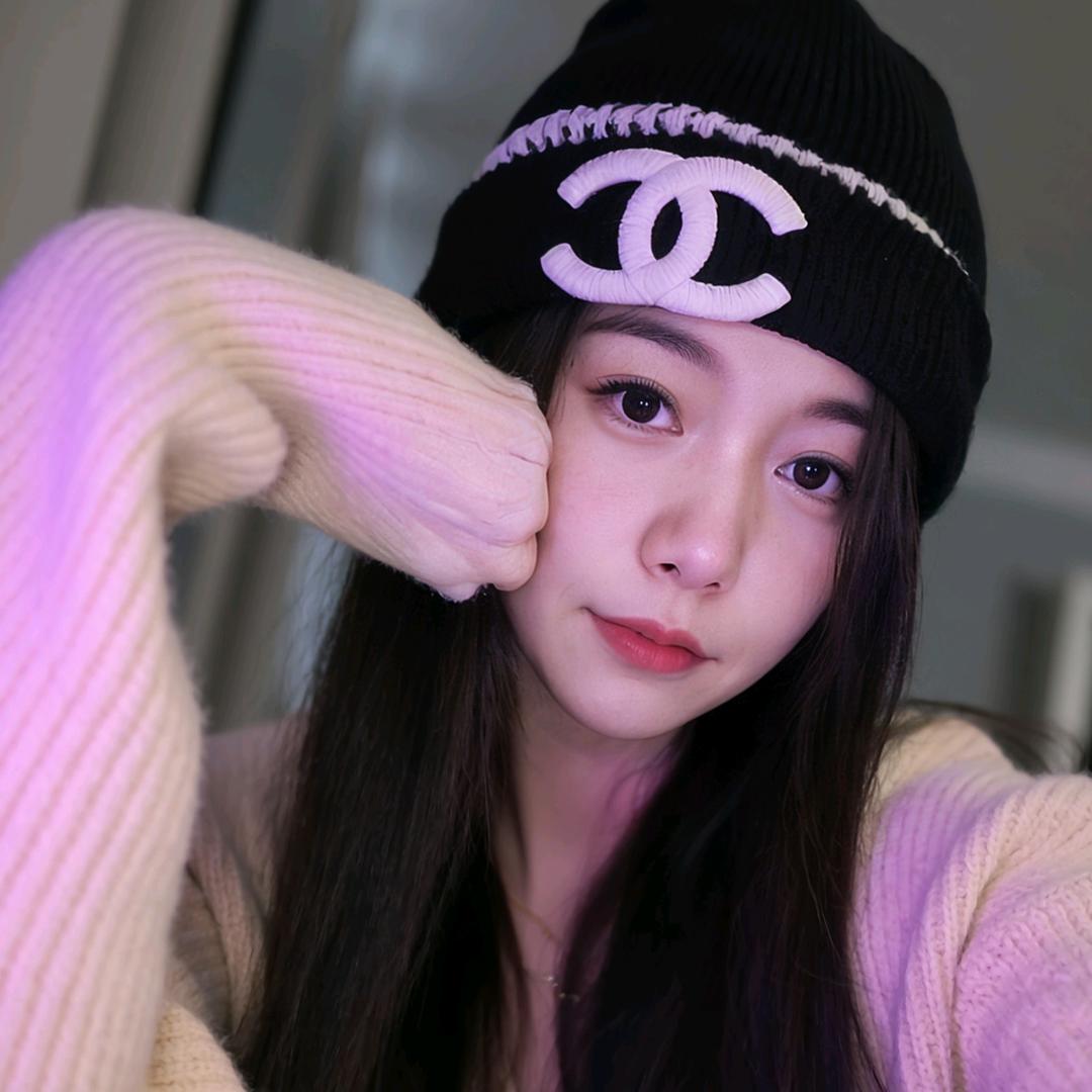 一个正经设计师。😏