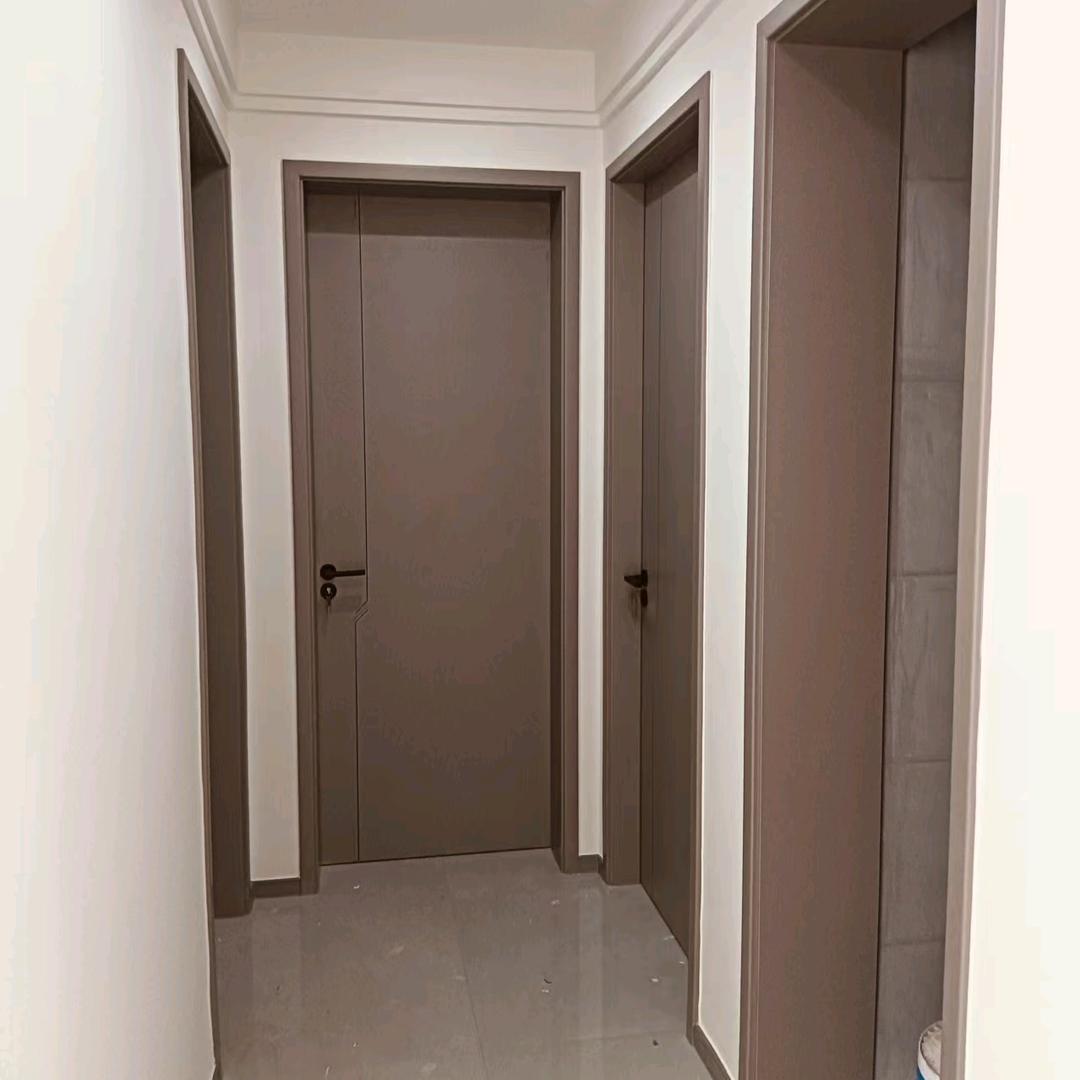 室内门，踢脚线安装