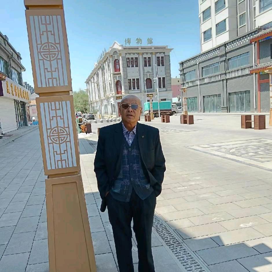 爱钓鱼的老头儿。