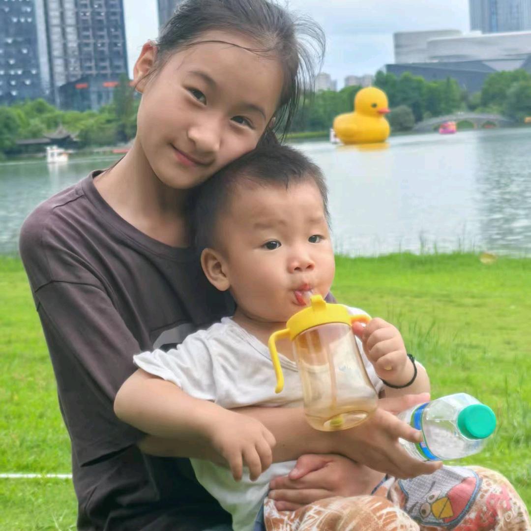 张鹏跳广场舞泡妞