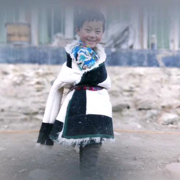 喜欢牦牛的小孩子