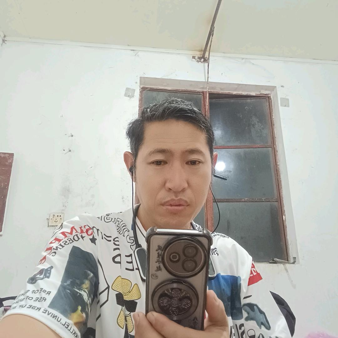 本人单身，不定时开播