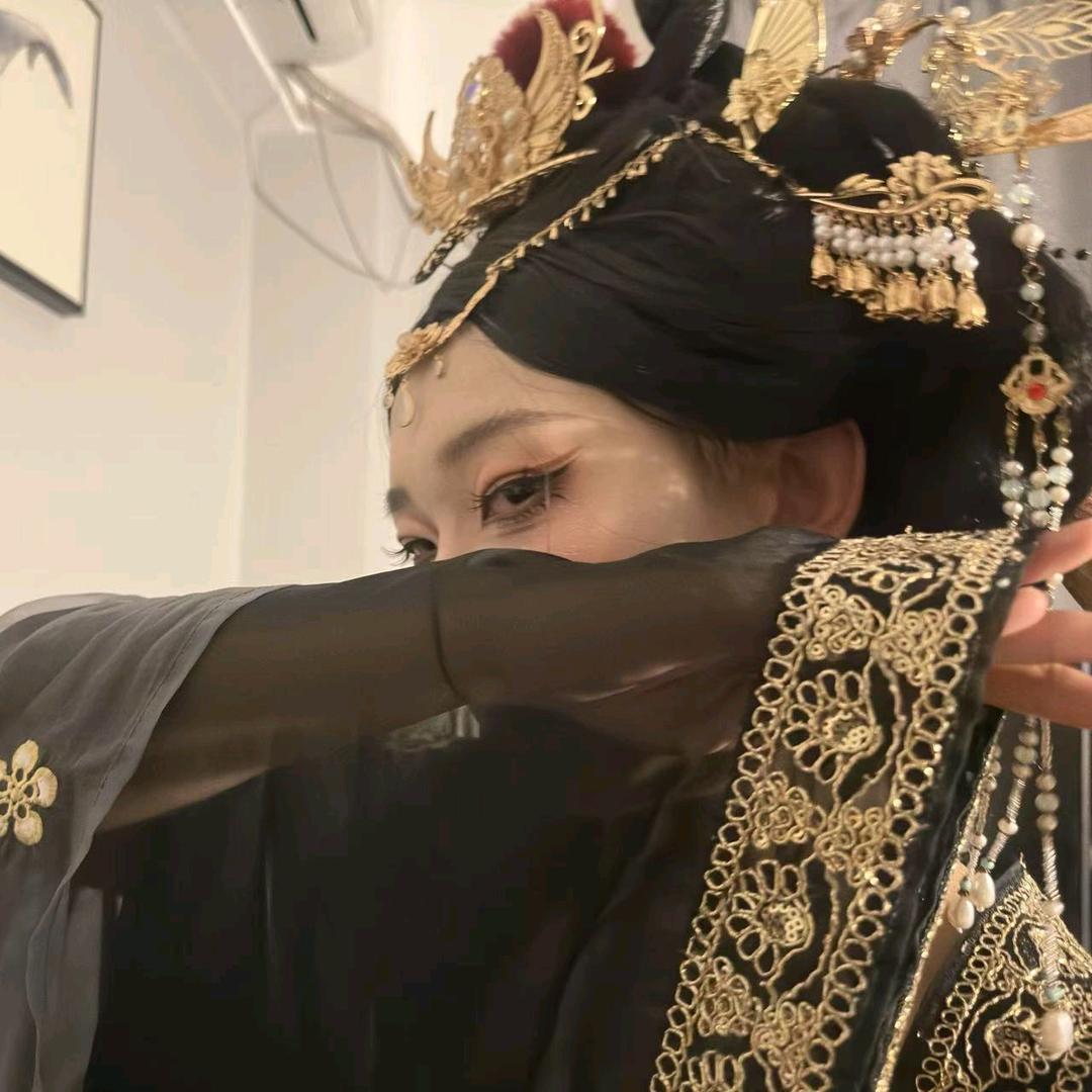 怂恿牛爷爷穿壮壮妈黑丝去找图图