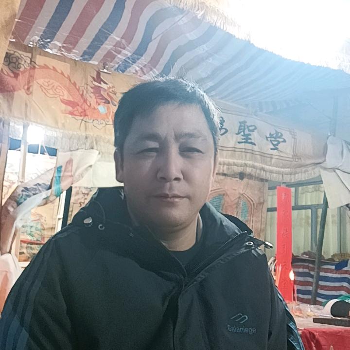 覃奏荣
