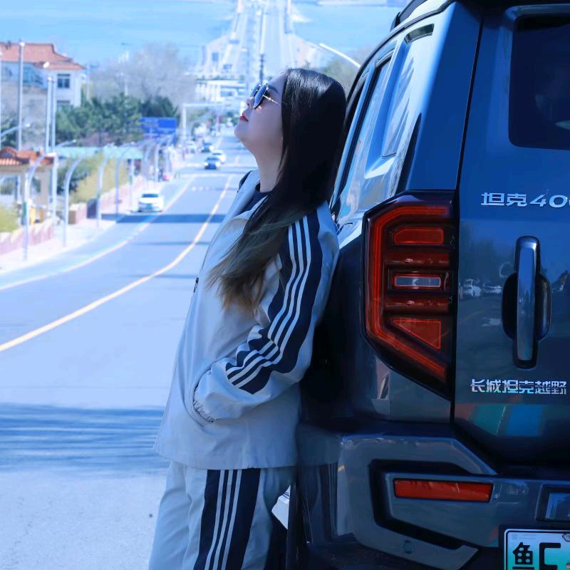 开坦克的小姐姐